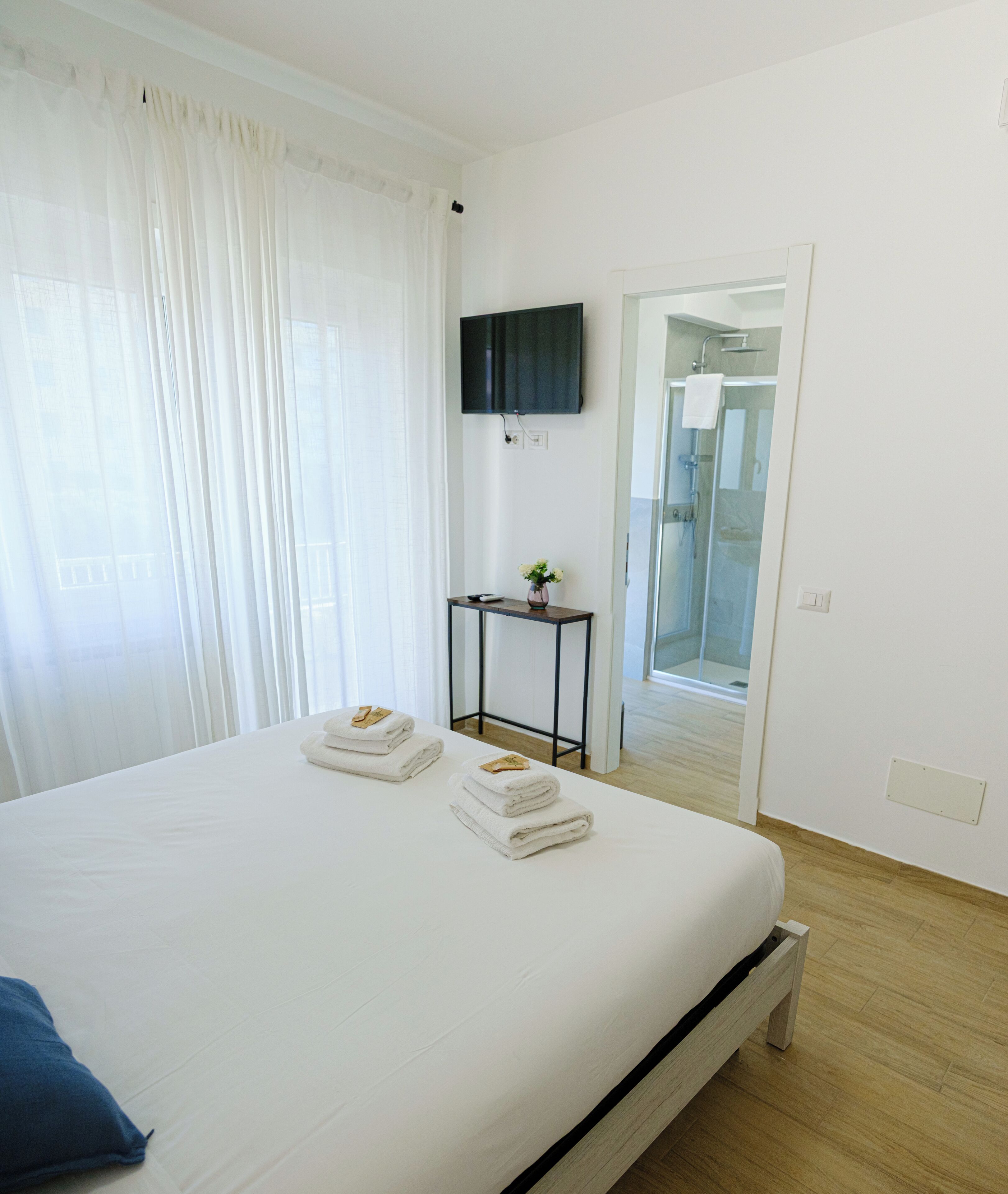 Double Room, Balcony, City View | Iron/ironing board, free WiFi, bed sheets