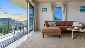 Smart TV - Shoal Bay Sunrise 2 BDR Waterfront Apartment (Nelson Bay)