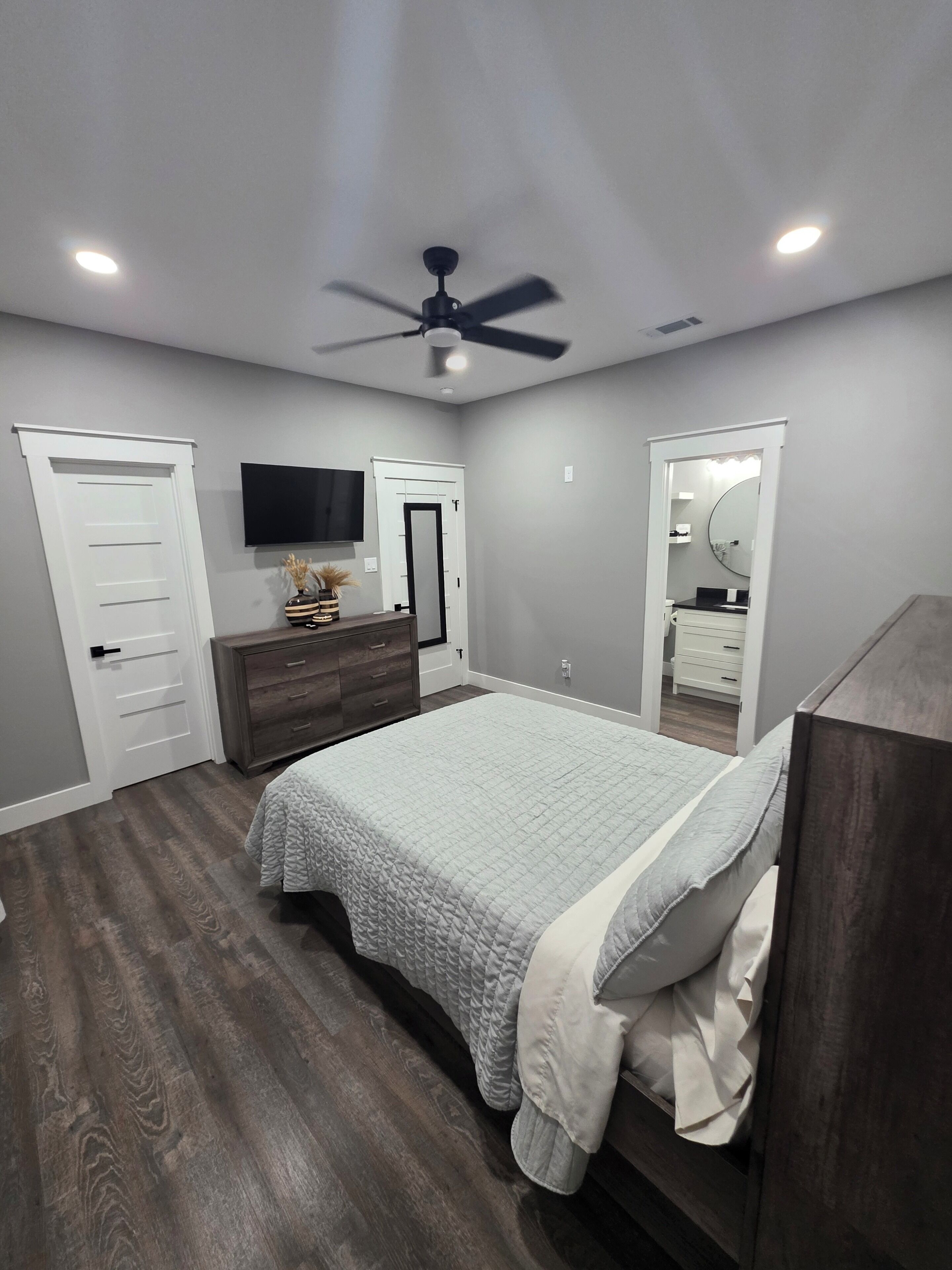 3 chambres, fer et planche à repasser, Wi-Fi gratuit, draps fournis