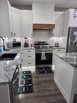 Micro-ondas, fogão, cooktop, lava-louças