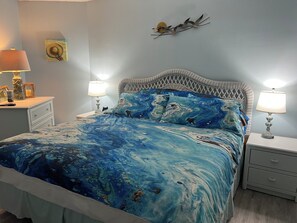 1 bedroom, WiFi, bed sheets, wheelchair access - Beachfront condo w/ balcony in wonderful Garden City Beach (Murrells Inlet)