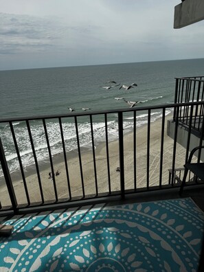 Property grounds - Beachfront condo w/ balcony in wonderful Garden City Beach (Murrells Inlet)