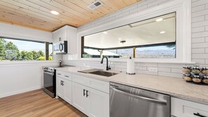 Private kitchen - Spacious & Modern Mountain View Cottage (Fletcher)