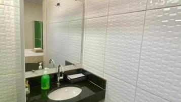 Quadruple Room | Bathroom