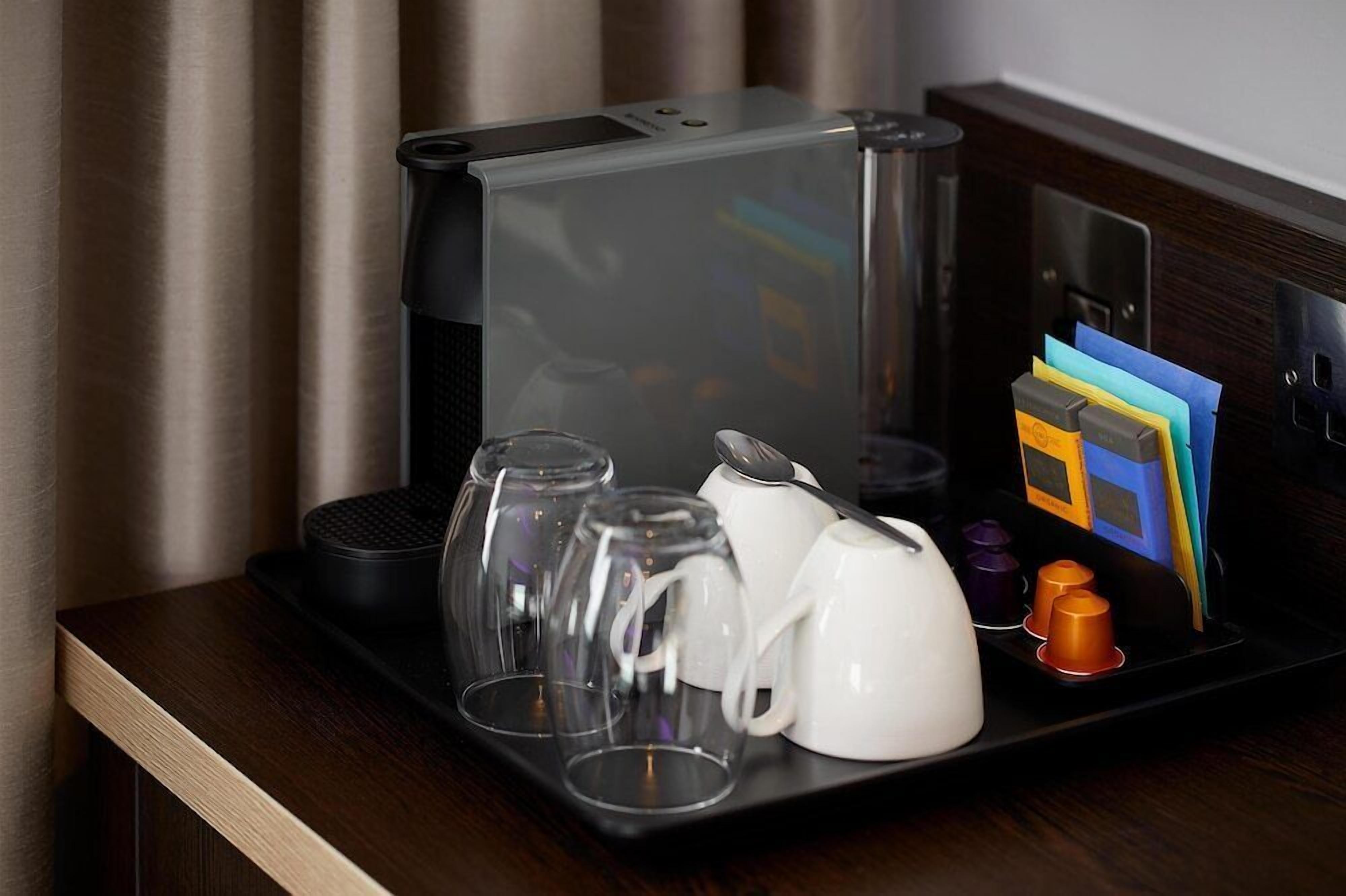 Cà phê và/hoặc dụng cụ pha