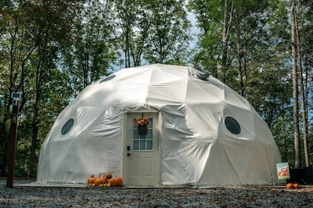 Exterior. Romantic Dome Retreat for Couples | Ellijay, GA