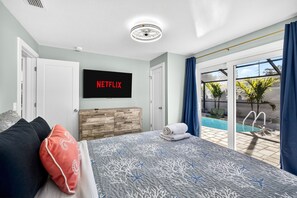 Iron/ironing board, travel cot, WiFi, bed sheets - Flora & Flair - 3BD Home|Beach|Heated POOL (Dunedin)