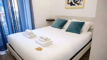 Chambre Double, salle de bains privée, vue cour intérieure