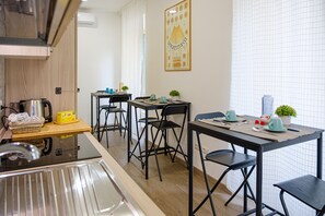 Mini-réfrigérateur, surface de cuisson