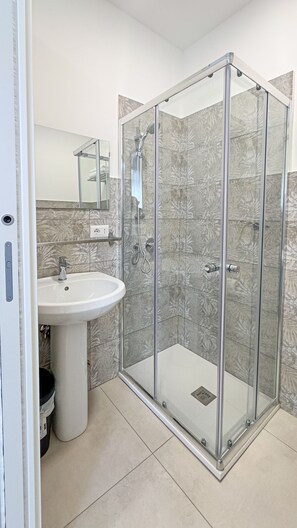 Shower, free toiletries, hair dryer, towels