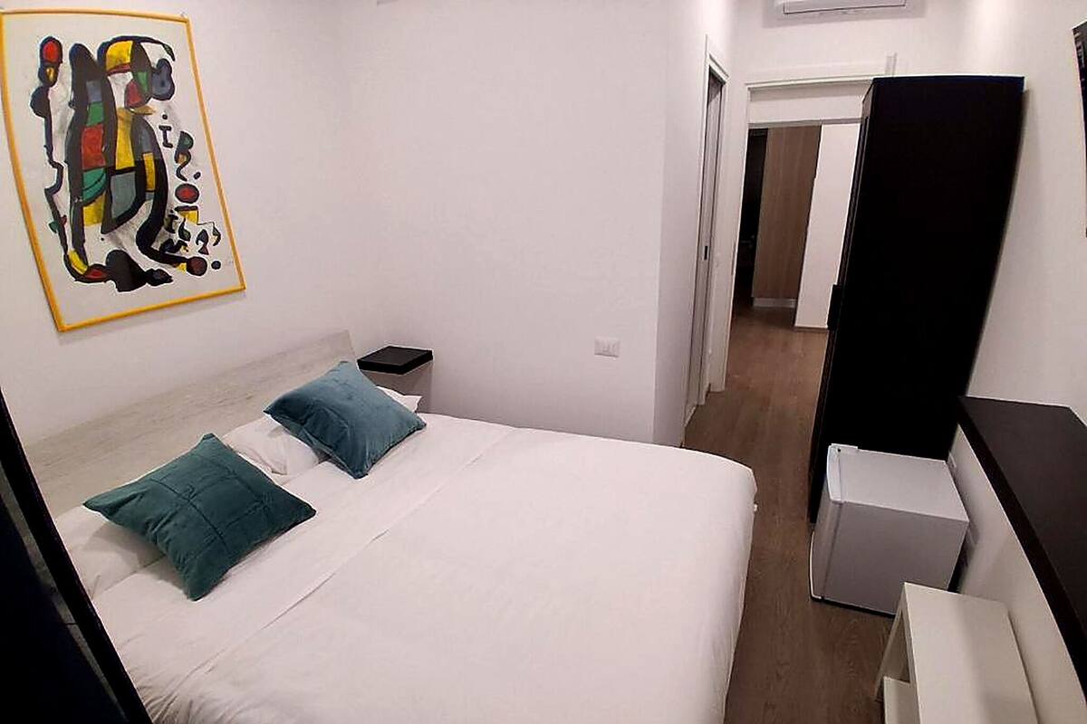 Double Room, Private Bathroom, Courtyard View | Iron/ironing board, free WiFi