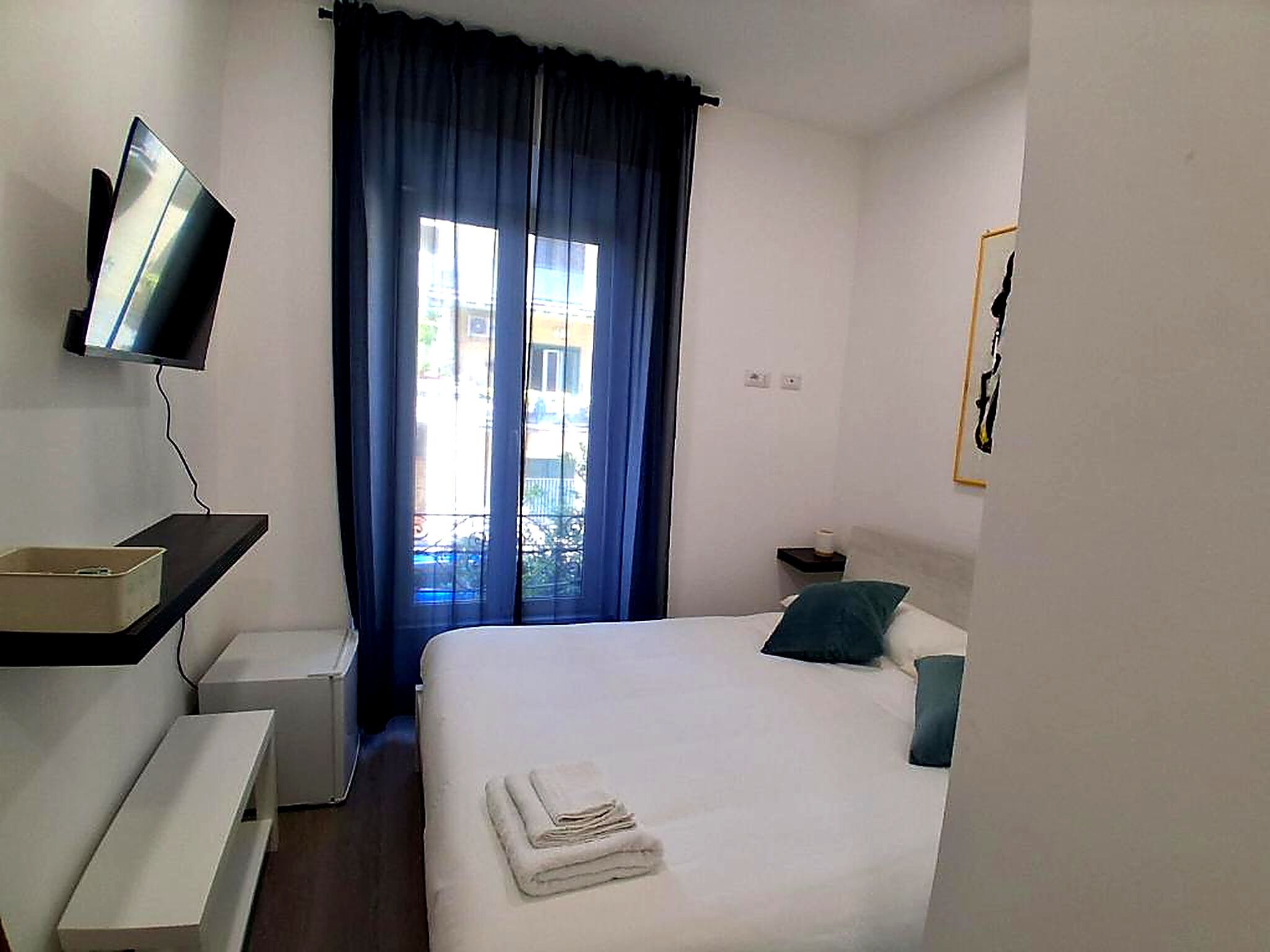Double Room, Private Bathroom, Courtyard View | Iron/ironing board, free WiFi