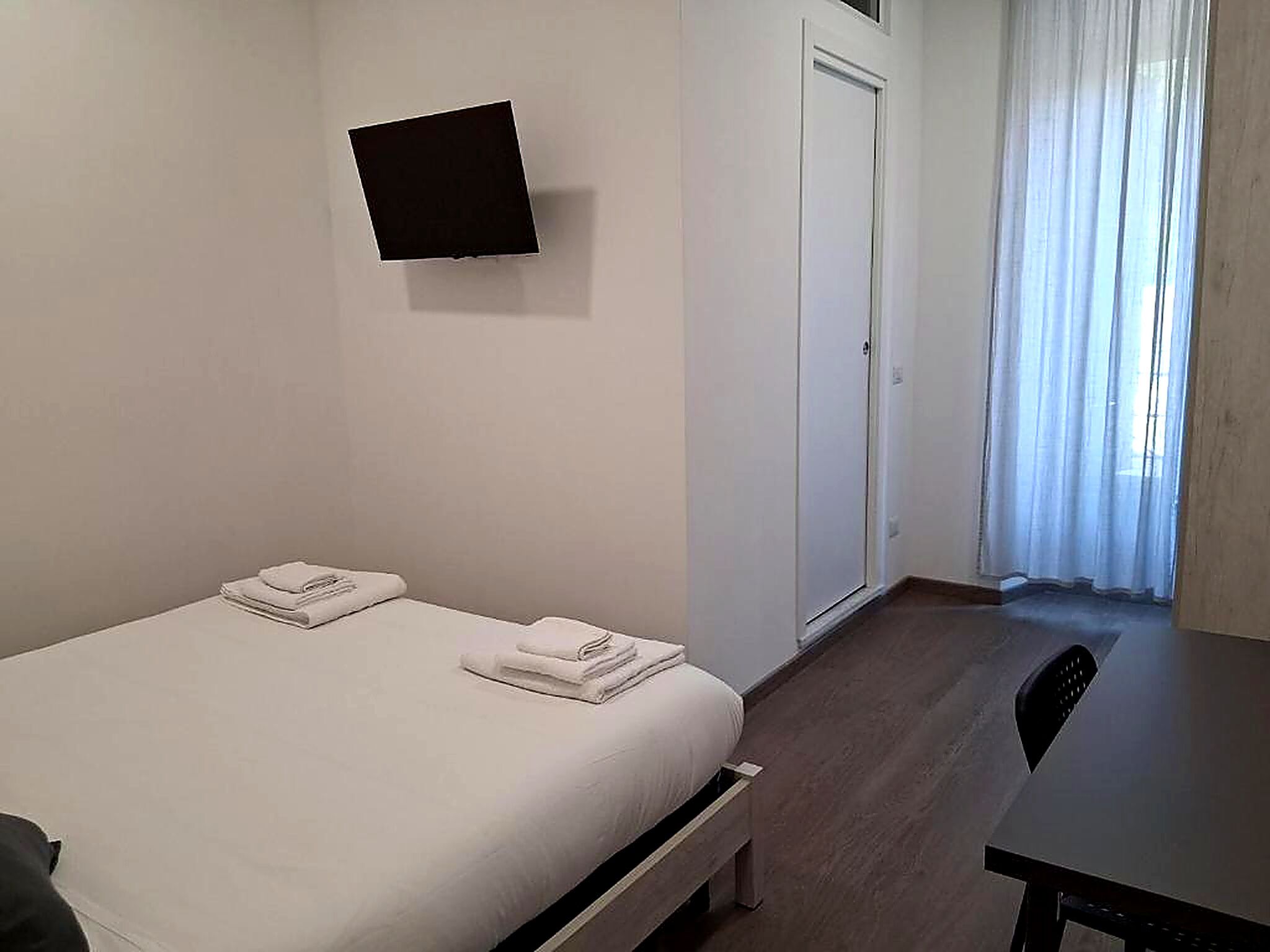 Dobbeltrom, privat bad, bakgårdsutsikt | Strykejern/-brett og wi-fi (inkludert)