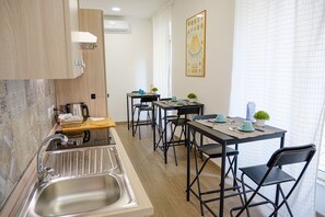 Mini-fridge, stovetop - Denina67 - ChiacchioProperty (Rome)