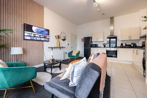 2 bedrooms, Internet - Spacious 2 bed apt Near Media City and Old Trafford (Salford)