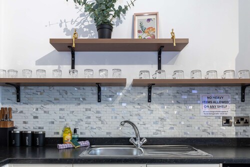 Spacious 2 bed apt Near Media City and Old Trafford