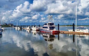 Marina - Amelia Island 2 bedroom
condo, fully remodeled, arcade, pool, walk
To beach! (Fernandina Beach)