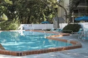 Outdoor pool - Amelia Island 2 bedroom
condo, fully remodeled, arcade, pool, walk
To beach! (Fernandina Beach)
