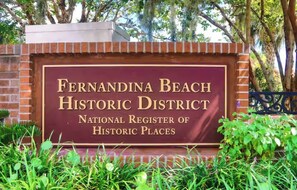 Schild für den historischen Stadtteil Fernandina Beach, Nationales Verzeichnis historischer Stätten.