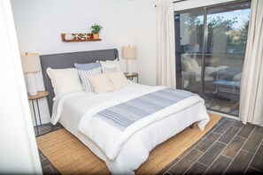 2 bedrooms, iron/ironing board, travel cot, free WiFi - Amelia Island 2 bedroom
condo, fully remodeled, arcade, pool, walk
To beach! (Fernandina Beach)