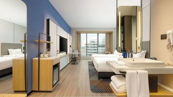 Standard-huone (Hollywood) | Ylelliset vuodevaatteet, untuvapeitot, työpöytä, pimennysverhot