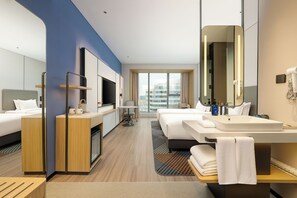 Premium bedding, down comforters, desk, blackout drapes - Holiday Inn Express Qinhuangdao Haigang By IHG (Qinhuangdao)