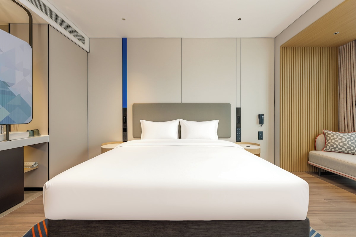Habitación estándar, 1 cama de matrimonio grande | Ropa de cama de alta calidad, edredones de plumas, escritorio