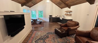 Newly built, well appointed,  1-bedroom apartment with AC in charming Bedminster