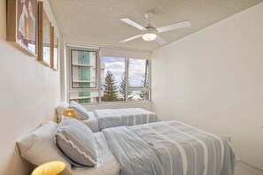 Unclassified image, 4 of 20, button