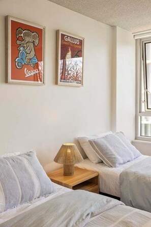 Unclassified image, 5 of 20, button