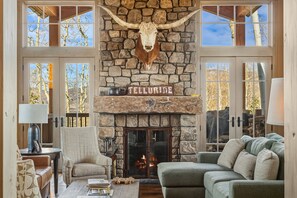 Interior - Luxurious 5-bedroom house in Mountain Village ideal for your getaway, any season (Mountain Village)