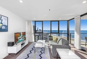 TV - Lvl 23 |  Unbearable Ocean View 1BR | 50m to beach (Surfers Paradise)