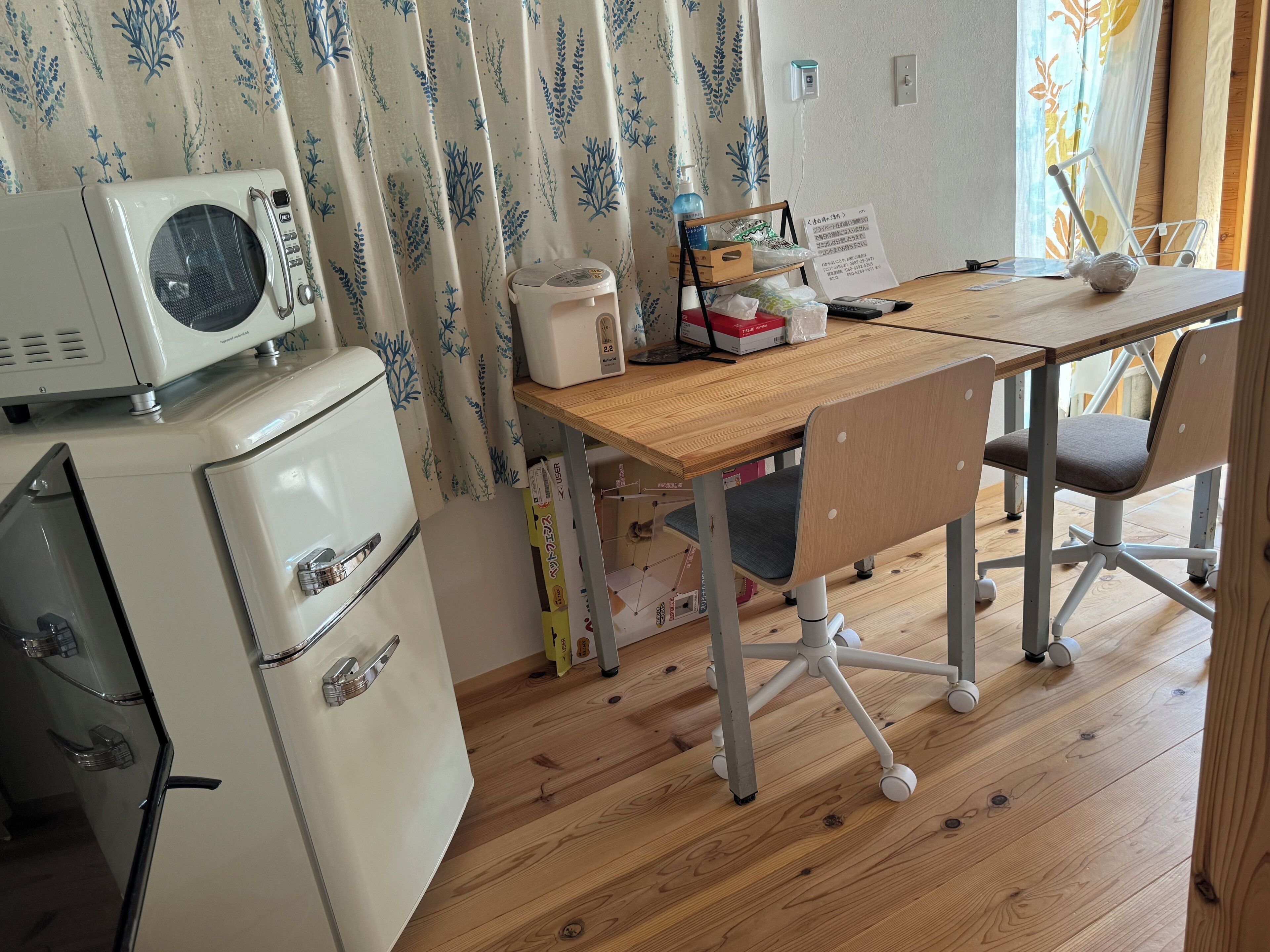 専用キッチン | 冷蔵庫、電子レンジ、コンロ、調理器具と食器