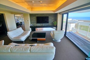 Living area - Villa Omoro Nakijin (Nakijin)