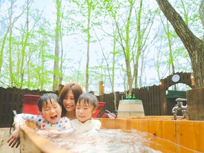 Outdoor spa tub - Nasu Kogen Rental Cottage Yellow Base (Nasushiobara)