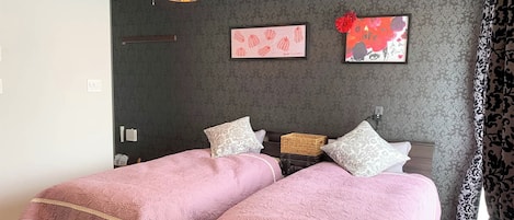 Työpöytä, silitysrauta/-lauta