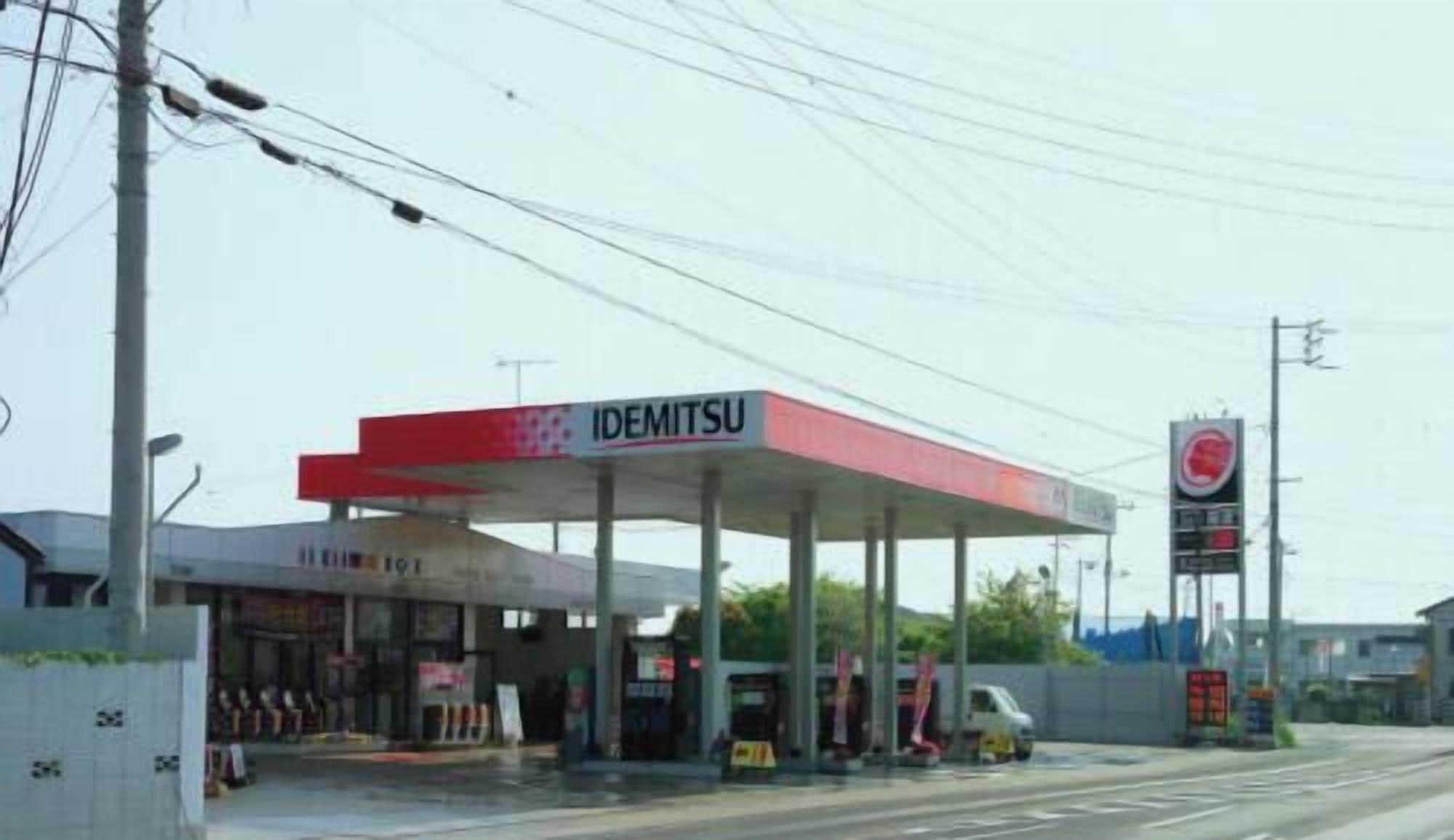 A gas station with a red canopy and the IDEMITSU logo.