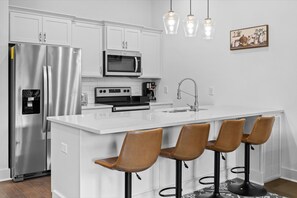 Private kitchen - Nashville Downtown, Rooftop Park View, Sleeps 12 (Nashville)