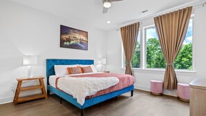 4 bedrooms, iron/ironing board, WiFi, bed sheets - Nashville Downtown, Rooftop Park View, Sleeps 12 (Nashville)
