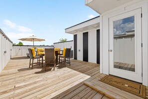 Outdoor dining - Nashville Downtown, Rooftop Park View, Sleeps 12 (Nashville)