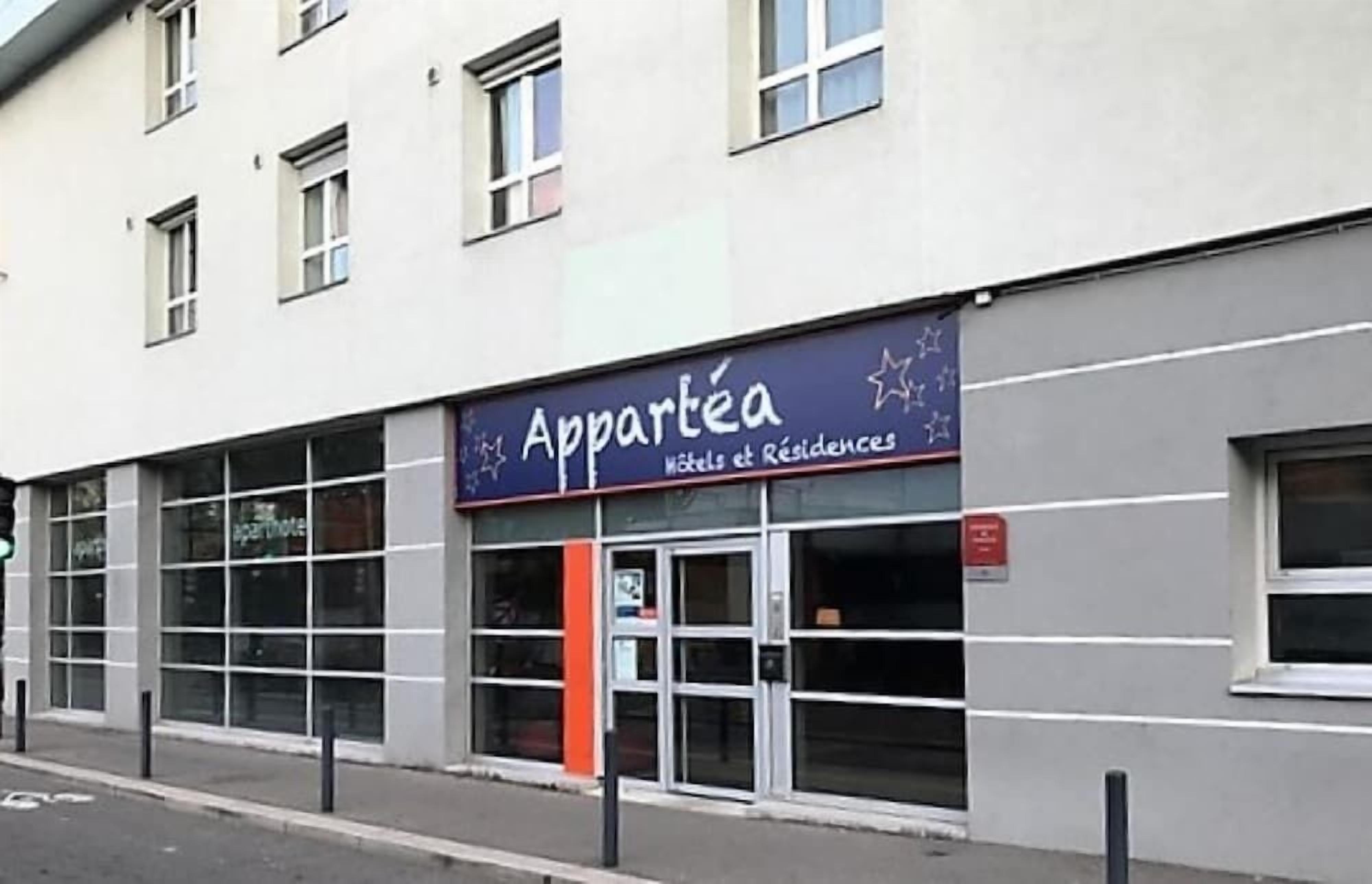 A building with a sign reading "Appartéa Hotels & Residences."