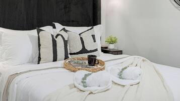 7 bedrooms, desk, iron/ironing board, travel crib