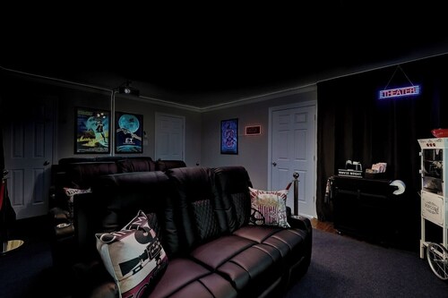 Arcade • Theater • Gym • Office • Sleeps 15