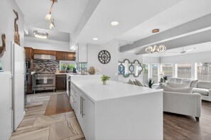 Interior - PRIVATE OASIS W/ POOL • SLEEPS 16 • PET FRIENDLY! (Port Aransas)