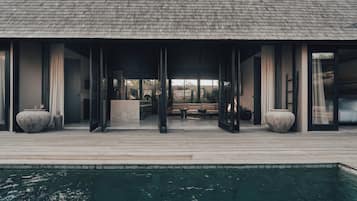 Family Villa, Pool View | Living area