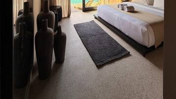 Suite Deluxe, vista al jardín | Escritorio, tabla de planchar con plancha y wifi gratis