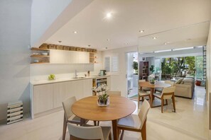 Dining - Unit 3 Sandhurst Apartments Noosaville (Noosa)