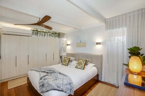 Iron/ironing board, bed sheets - Unit 3 Sandhurst Apartments Noosaville (Noosa)