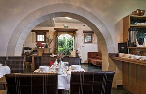 Dining - Hotel Ionas (Chania)