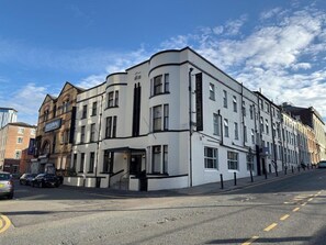 Exterior - The Lord Nelson (Liverpool)